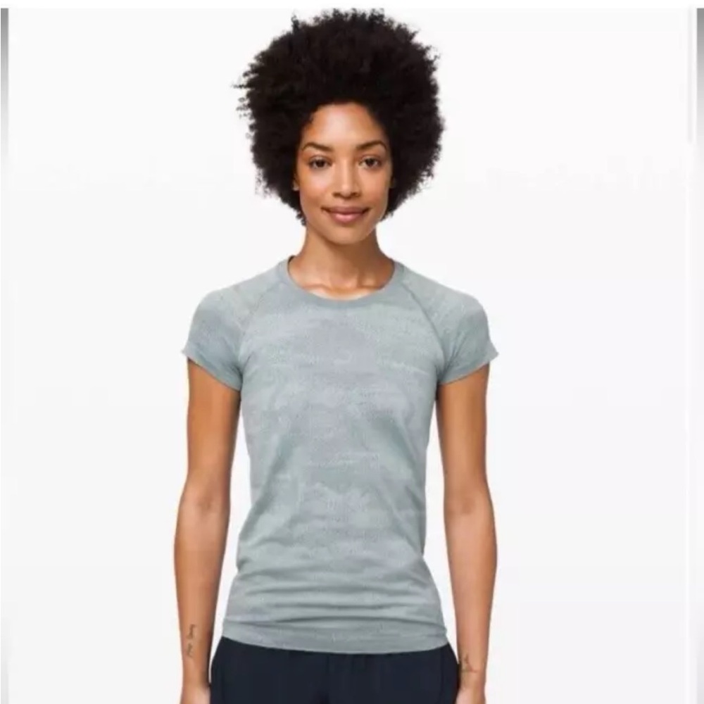 Lululemon Swiftly Speed Short Sleeve Aqua Smoke/White/Cadet Blue  Womens SZ 10